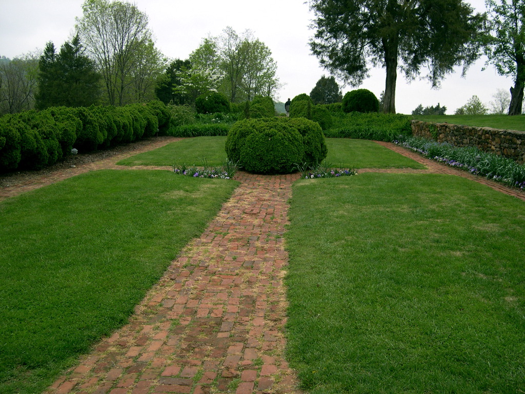 Charlottesville - Ash Lawn - Garden Outside