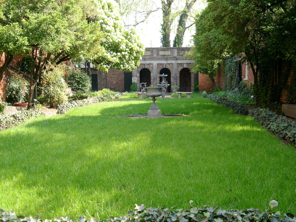 Richmond - Poe Museum - Gardens 2